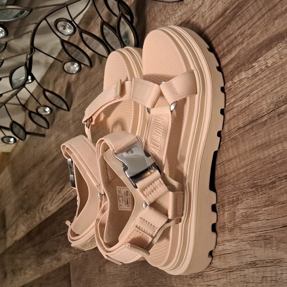 NWOT Palladium Revolt Womens Sandal Chunky Sole - Picture 2 of 8